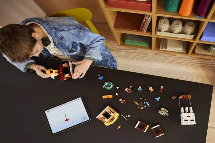 Конструктор LEGO Minecraft Напад на село з повітряною кулею Ґаст