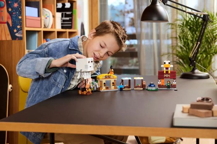 Конструктор LEGO Minecraft Напад на село з повітряною кулею Ґаст