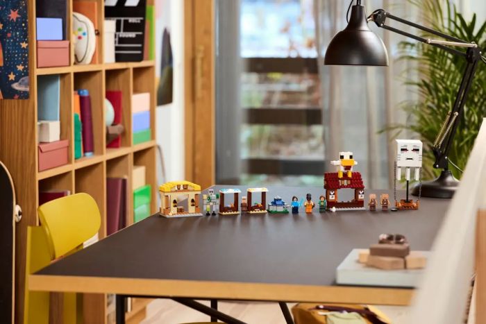 Конструктор LEGO Minecraft Напад на село з повітряною кулею Ґаст