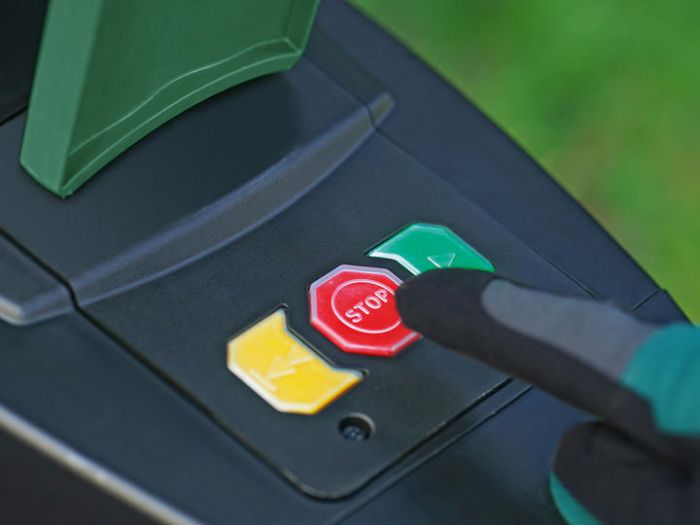 Подрібнювач садовий Bosch AXT22D 2200Вт 40 об/хв 38мм 53 л. 31.3кг ріжуча система Turbine-Cut низькошумний