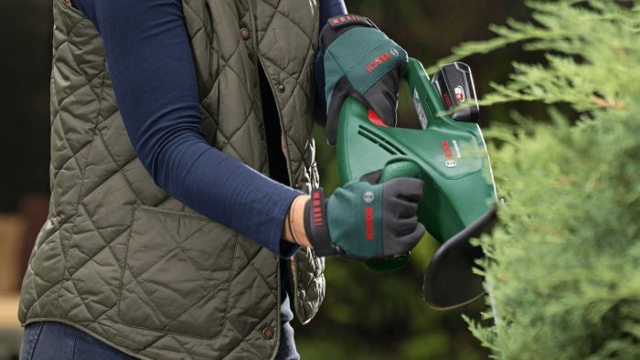 Кущоріз акумуляторний Bosch EasyHedgeCut 18-45 18В лезо 45см крок різу 15мм 3.02кг без АКБ та ЗП