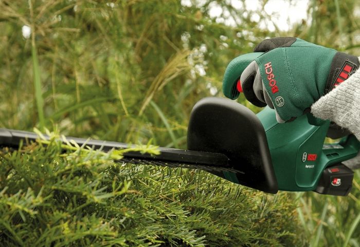 Кущоріз акумуляторний Bosch EasyHedgeCut 18V-52-13 18В лезо 52см крок різу 15мм 3.28кг без АКБ та ЗП