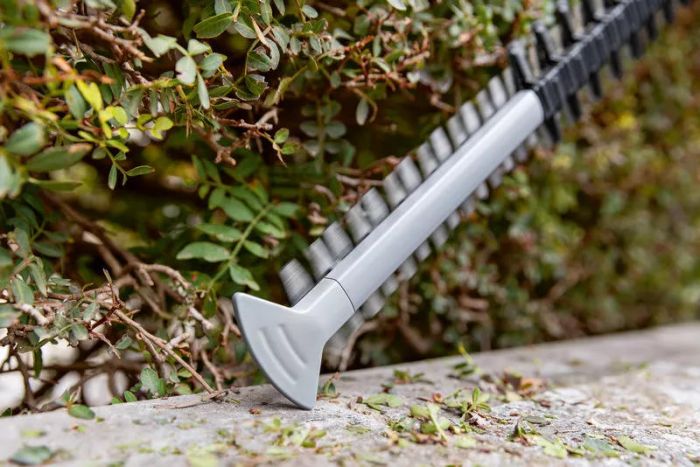 Кущоріз акумуляторний Bosch GHE 18V-60 18В 60мм крок різу 23мм 2.3кг без АКБ та ЗП