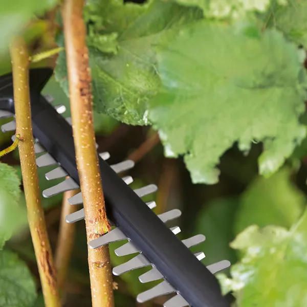 Кущоріз акумуляторний Bosch UniversalHedgeCut 18V-50  18В 50мм крок різу 20мм 2.3кг без АКБ та ЗП