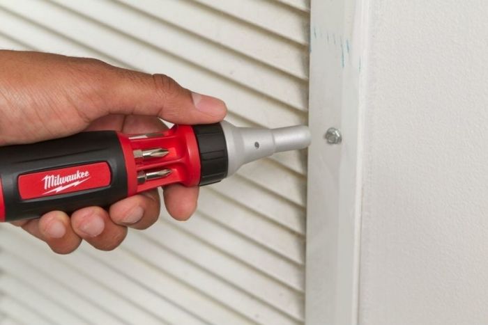 Викрутка Milwaukee з тріскачкою, 7 насадок, руків'я двокомпонентне, (PH1, PH2, PZ1, PZ2, Torx15, Torx20, SL5.5), 152мм, сталь CrV