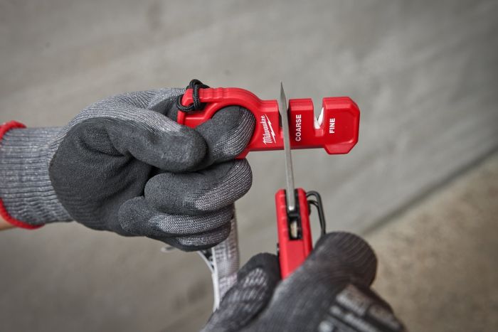 Точилка для ножів і ножиць Milwaukee, 54х195х38мм, 2 етапи заточування, ABS-пластик