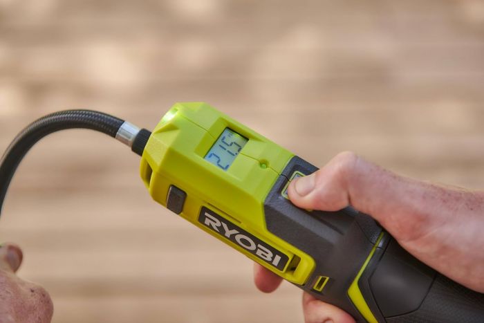 Насос велосипедний акумуляторний Ryobi USB Lithium RI4-0 4В 6.9бар дисплей підсвічування 0.5кг без АКБ та ЗП