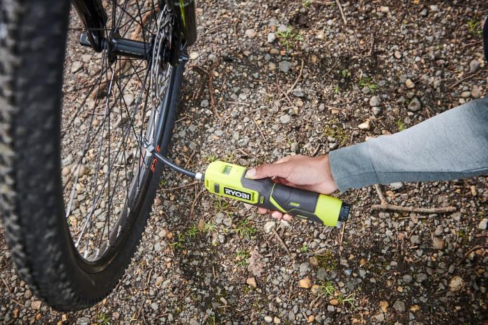 Насос велосипедний акумуляторний Ryobi USB Lithium RI4-0 4В 6.9бар дисплей підсвічування 0.5кг без АКБ та ЗП