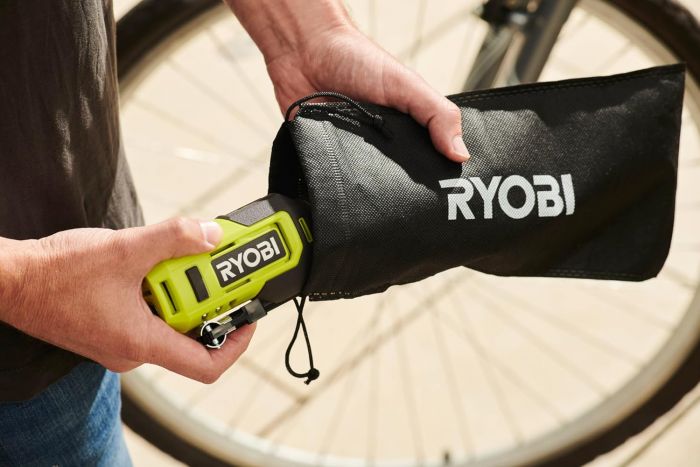 Насос велосипедний акумуляторний Ryobi USB Lithium RI4-0 4В 6.9бар дисплей підсвічування 0.5кг без АКБ та ЗП