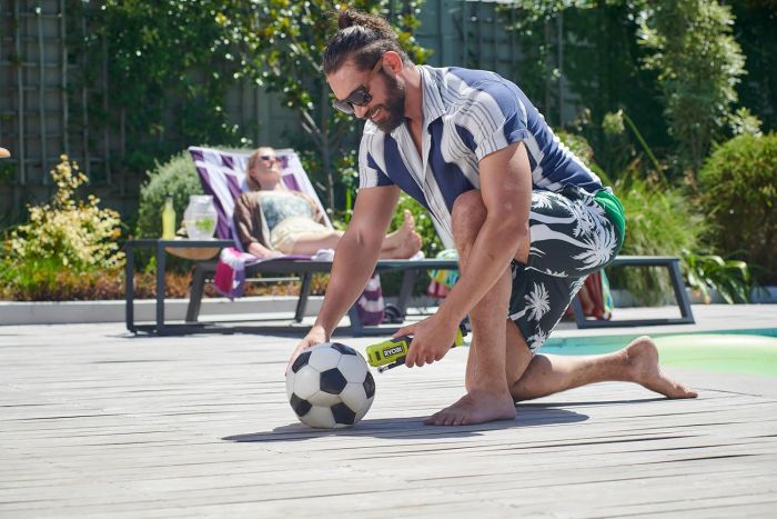 Насос велосипедний акумуляторний Ryobi USB Lithium RI4-0 4В 6.9бар дисплей підсвічування 0.5кг без АКБ та ЗП