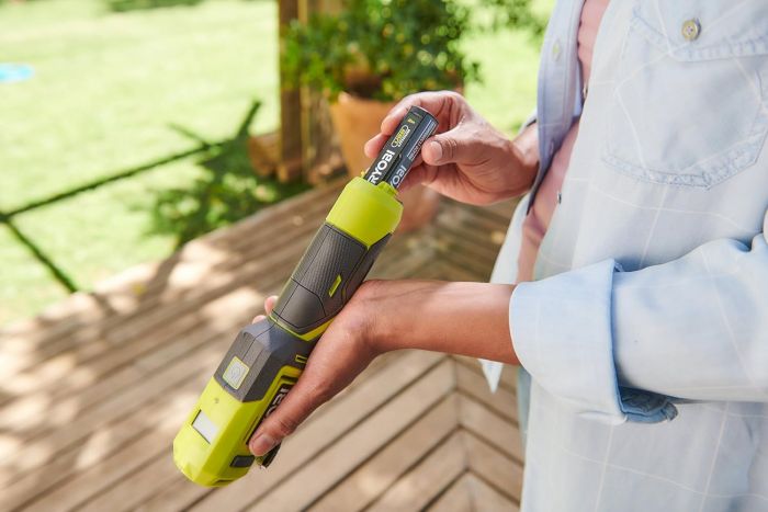 Насос велосипедний акумуляторний Ryobi USB Lithium RI4-0 4В 6.9бар дисплей підсвічування 0.5кг без АКБ та ЗП