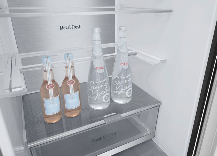 Холодильник LG з нижн. мороз., 203x60х68, холод.відд.-277л, мороз.відд.-107л, 2дв., А++, NF, інв., диспл зовн., Fresh Сonverter, Metal Fresh, чорний матовий