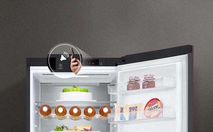 Холодильник LG з нижн. мороз., 203x60х68, холод.відд.-277л, мороз.відд.-107л, 2дв., А++, NF, інв., диспл внутр., Fresh Сonverter, Metal Fresh, чорний