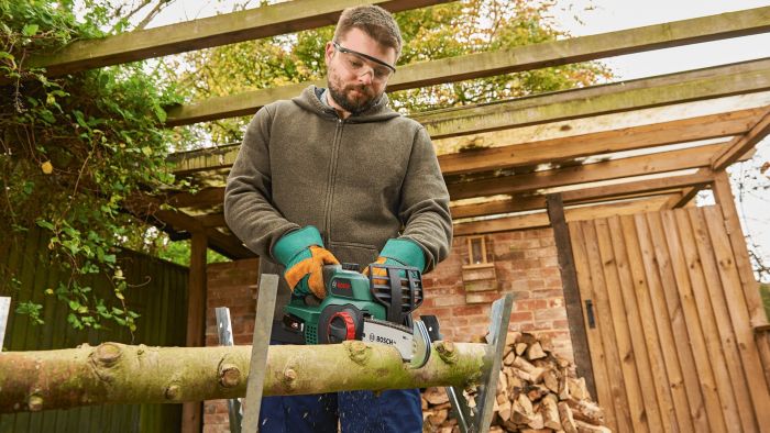 Пила ланцюгова акумуляторна Bosch UniversalChain 18 18В шина 20см 3кг без АКБ і ЗП