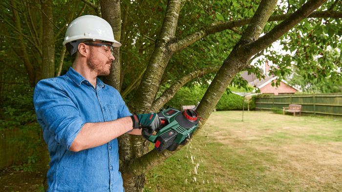 Пила ланцюгова акумуляторна Bosch UniversalChain 18 18В шина 20см 3кг без АКБ і ЗП