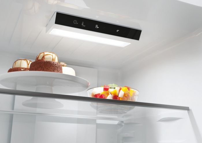 Холодильник Candy з нижн. мороз., 182.5x54.5х60, холод.відд.-197л, мороз.відд.-82л, 2дв., А+, NF, нерж