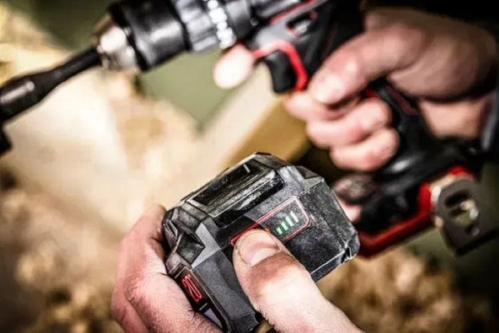 Шурупокрут-дриль ударний акумуляторний SKIL 3085 CA XP 20В 1х5А·год 130Нм 600·2100об·хв 1.65кг