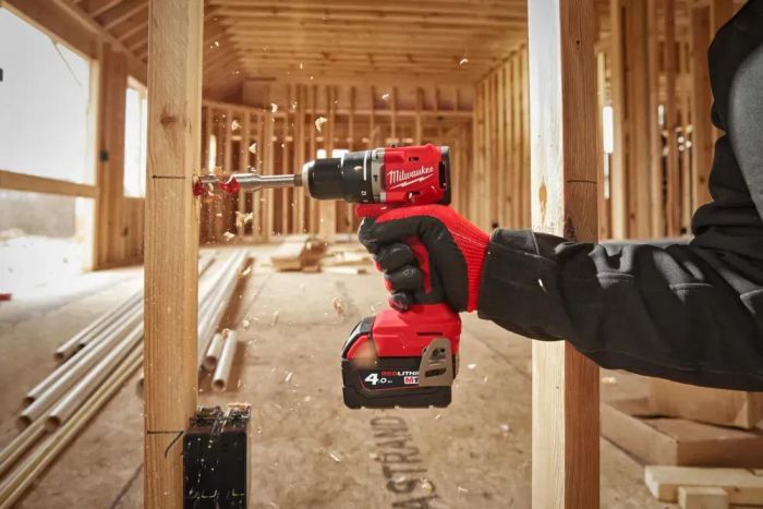 Шурупокрут-дриль акумуляторний Milwaukee BLPDRC-202C 18В 2х2А·год 60.5Нм 0·1700об·хв ЗП M12-18C кейс 1.5кг