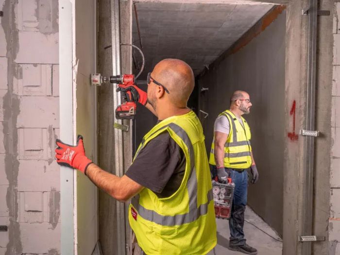 Шурупокрут-дриль акумуляторний Milwaukee BLPDRC-202C 18В 2х2А·год 60.5Нм 0·1700об·хв ЗП M12-18C кейс 1.5кг