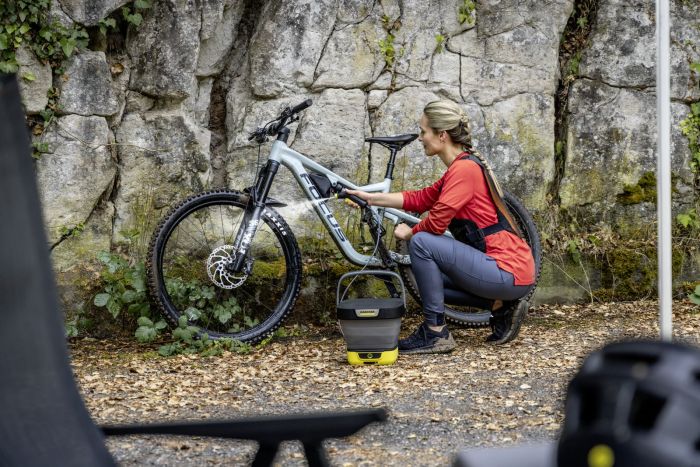 Мінімийка низького тиску акумуляторна Karcher OC 3 Foldable, 120л/год, шланг 1.8м, бак для води 8л, вага 2.2кг, USB-C