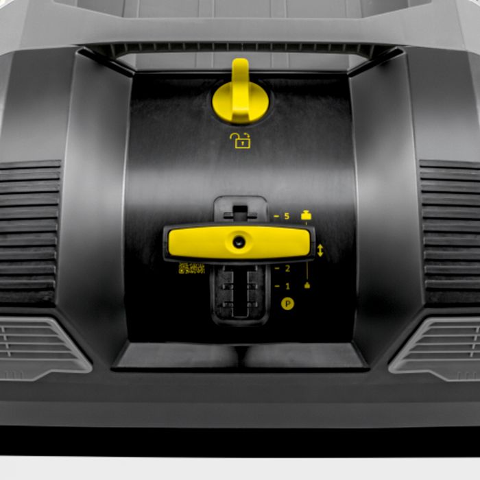 Підмітальна машина професійна Karcher KM 70/20 C 2SB ручна захват 98см контейнер 45л 22кг