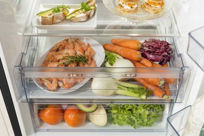 Холодильник з нижн. мороз. камерою Gorenje, 194x66x60см, 2 двері, 204(96)л, А++, Retro, NoFrost+, Внутр. Диспл, Зона св-ті, чорний