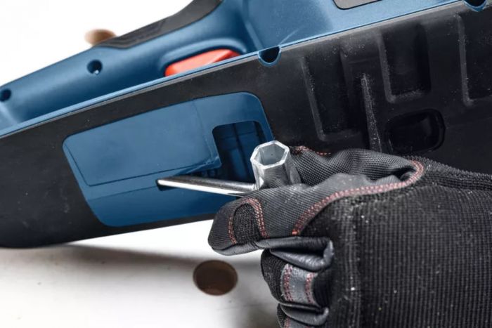 Пила ланцюгова акумуляторна Bosch GKE 18V-40  18В шина 40см 3.7кг без АКБ та ЗП