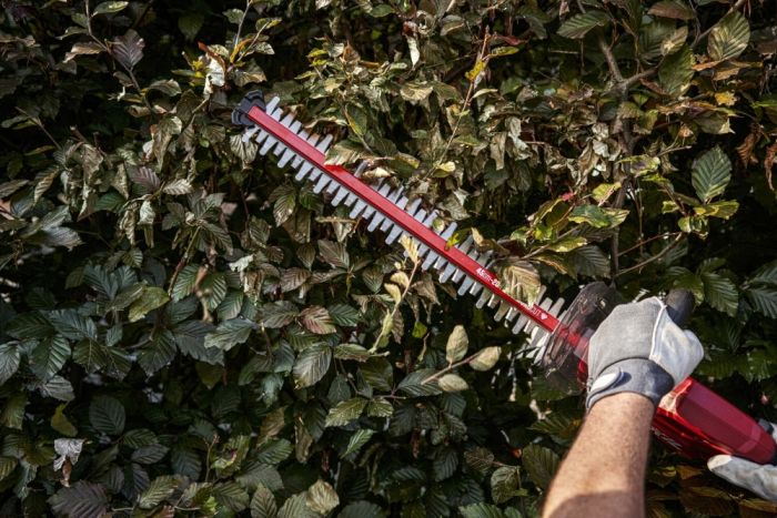 Кущоріз акумуляторний SKIL 0438 CA безщітковий 20В акб 1х2.5А·год 45см крок різу 20мм 1.9кг