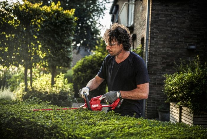 Кущоріз акумуляторний SKIL 0438 CA безщітковий 20В акб 1х2.5А·год 45см крок різу 20мм 1.9кг