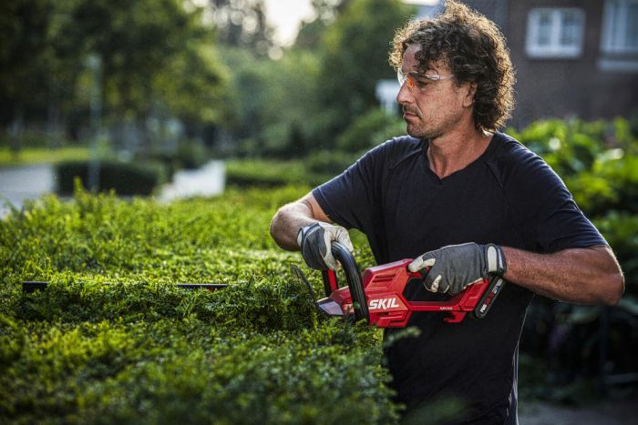 Кущоріз акумуляторний SKIL 0440 CA безщітковий 20В акб 1х2.5А·год 55см крок різу 20мм 2.15кг