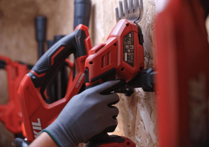 Ножиці для трави акумуляторні SKIL 0630 CA 20В акб 1х2.5А·год + насадка кущоріз 20см крок різу 8мм 1кг