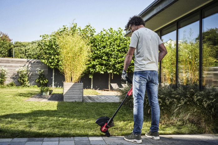 Тример садовий акумуляторний SKIL 0241 CA 20В ліска 30см 1х2.5А·год 2.3кг