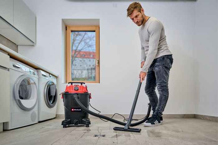 Пилосос професійний Einhell 1930 А, 1500 Вт, пластик 30 л, 190 мбар, шланг 2.5 м, кабель 3 м, розетка 2 кВт, 4.7 кг