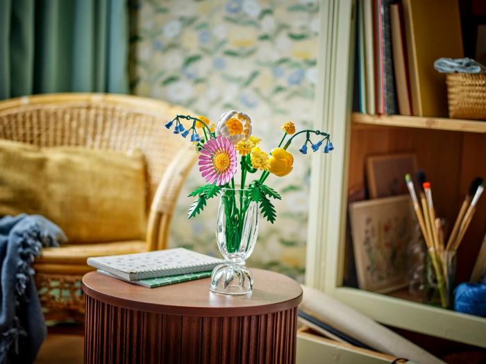 Конструктор LEGO Botanicals Мініатюрний сонячний букет