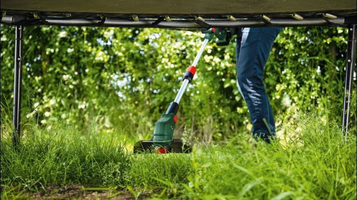 Тример садовий акумуляторний Bosch UniversalGrassCut 18V-26-500  1х2.5А·год 26см ЗП AL 18V-20 3.5кг