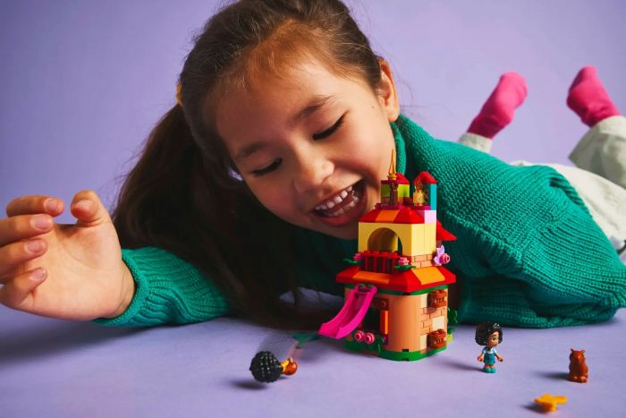 Конструктор LEGO Disney Classic Мінібудинок Енканто