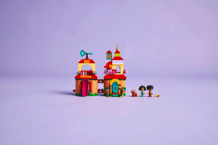 Конструктор LEGO Disney Classic Мінібудинок Енканто