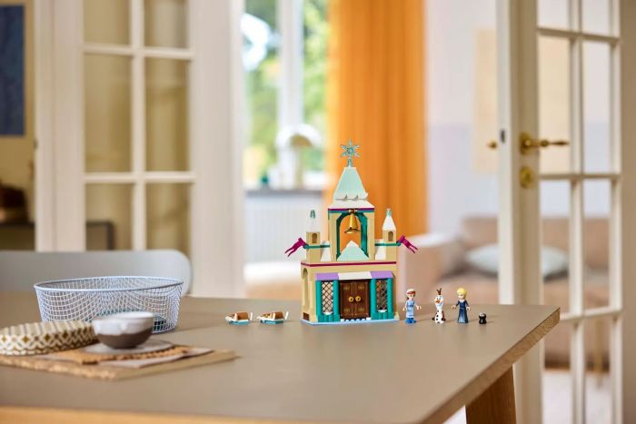 Конструктор LEGO Disney Princess Замерзлий замок в королівстві Ерендел