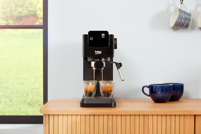 Кавоварка Beko ріжкова 1.1л, мелена, ручний капучинатор, підігрів чашок, авторецептів - 2, дисплей, чорний