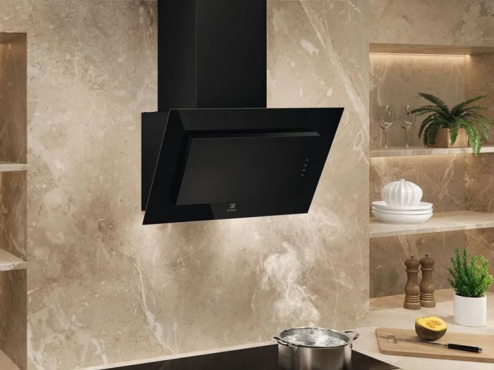 Витяжка Electrolux вертикальна, 60см, 600м куб год., чорний