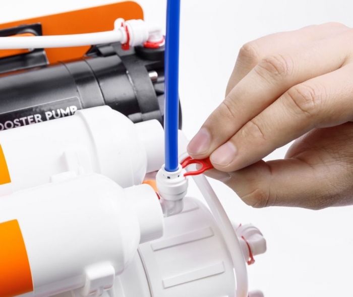 Фільтр зворотного осмосу Ecosoft Absolute з мінералізатором та помпою на станині, мембрана 75gpd DuPont, дренаж 1:1