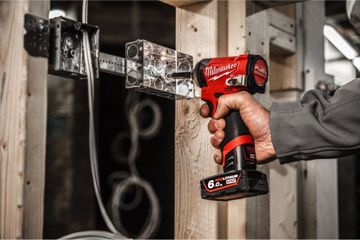 Гвинтоверт ударний акумуляторний Milwaukee M12 FID2-202X 12В АКБ 2х2А·год 0-4000об·хв 170Нм 1/4" ЗП C12C жилет кейс