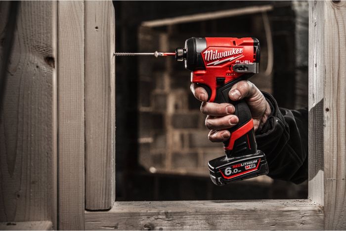 Гвинтоверт ударний акумуляторний Milwaukee M12 FID2-202X 12В АКБ 2х2А·год 0-4000об·хв 170Нм 1/4" ЗП C12C жилет кейс
