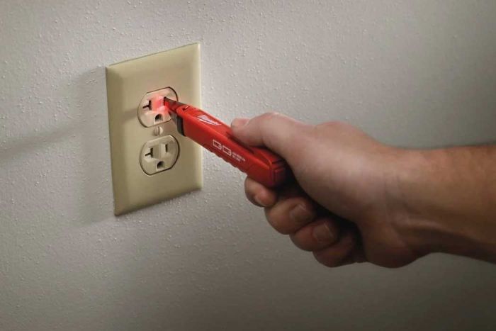 Детектор змінного струму Milwaukee 2200-40, кат. 4 50-100В, ААх2шт, 0.4кг