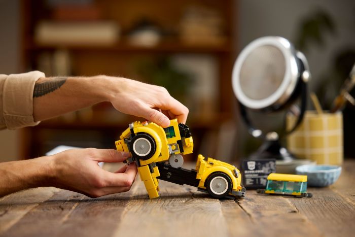 Конструктор LEGO Icons Трансформери. Бамблбі