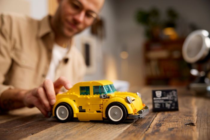 Конструктор LEGO Icons Трансформери. Бамблбі