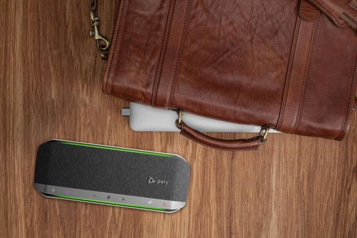 Спікерфон Poly Sync 40+ -M з адаптером BT700A, 3 x Bi-Mic, радіус 2,5 м, USB-A, USB-C, Bluetooth, сірий