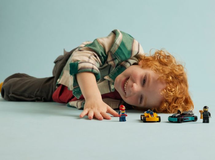 Конструктор LEGO City Картинг і гонщики