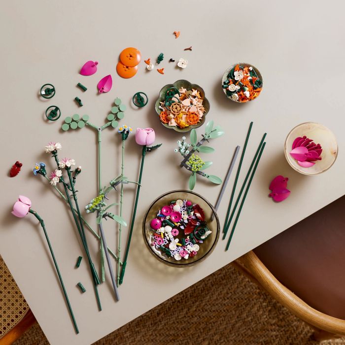 Конструктор LEGO Botanicals Милий рожевий букет квітів