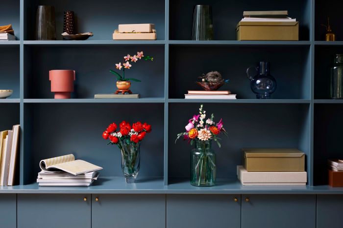 Конструктор LEGO Botanicals Милий рожевий букет квітів